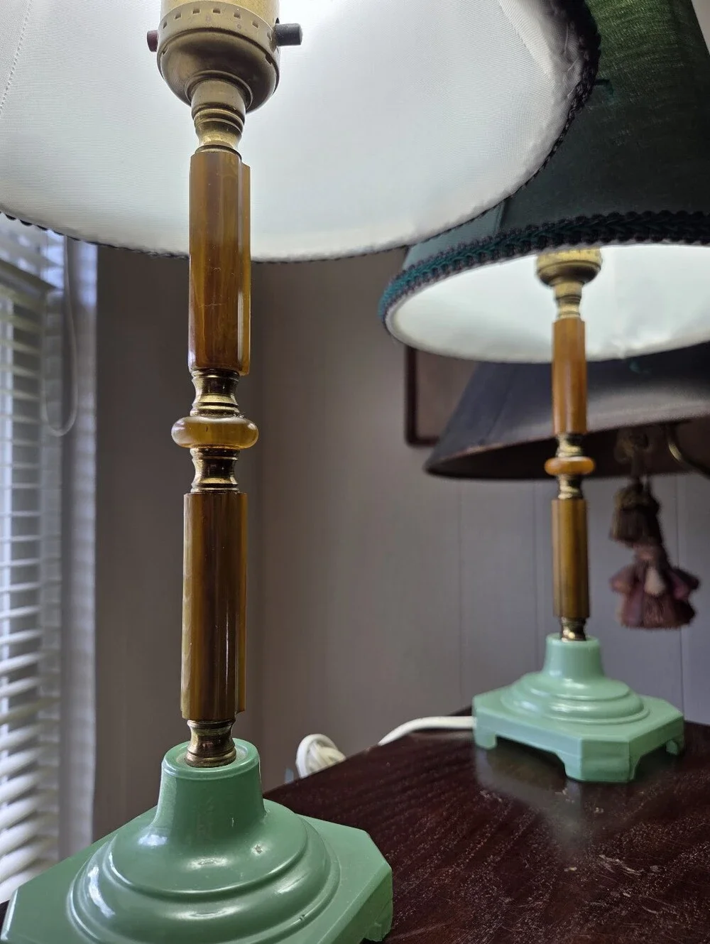 Antique Art Deco 1930's Bakelite And Jadeite Lampa